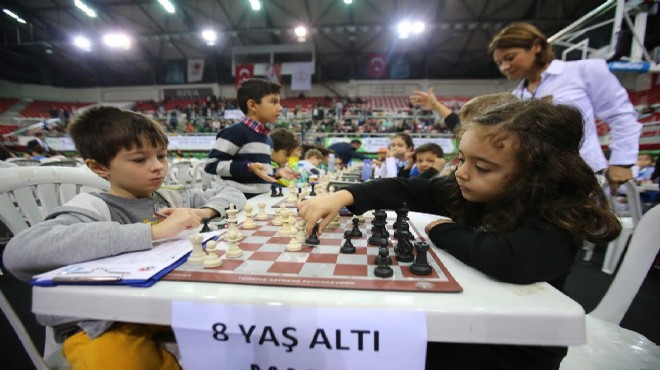 Karşıyaka da satranç turnuvasına büyük ilgi