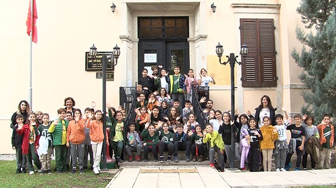 Karşıyakalı çocuklar Atatürk’ün izinde