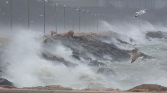 Kasırga teyakkuzu: Büyükşehir den İzmir deki en riskli bölgeye yığınak!