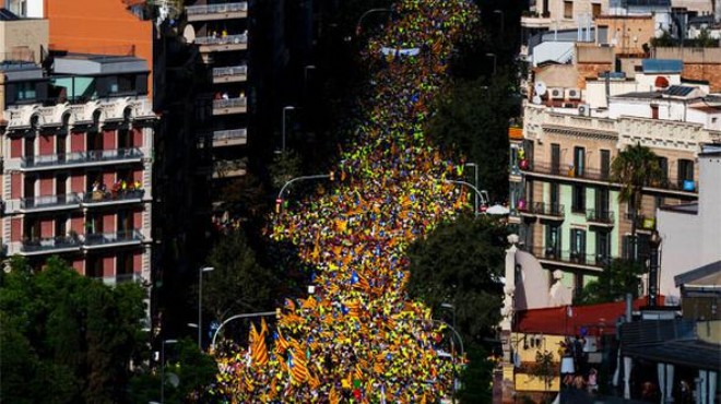 Katalanlar, sokağa döküldü