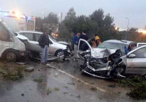 İzmir de zincirleme kaza: 1 ölü 8 yaralı