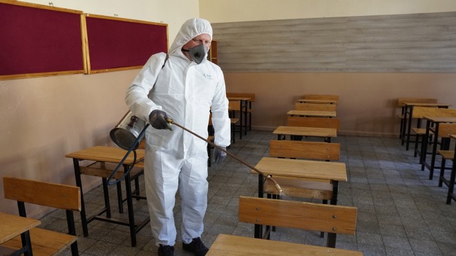 Kemalpaşa da sınav öncesi okullar dezenfekte edildi