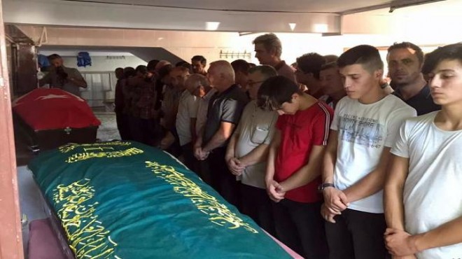 Kemalpaşa daki kazada ölen astsubay ve kayınpederi için son görev