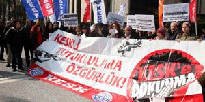 İzmir’de sendikacılardan gözaltılara protesto