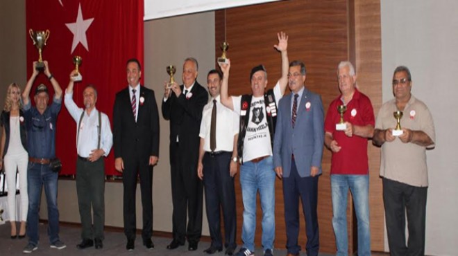 Kızılay’da onur günü: Bağış şampiyonları Bornova’dan!