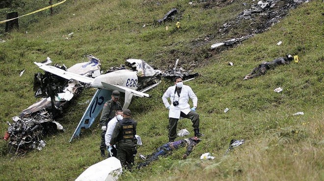 Kolombiya da kargo uçağı düştü: 5 ölü