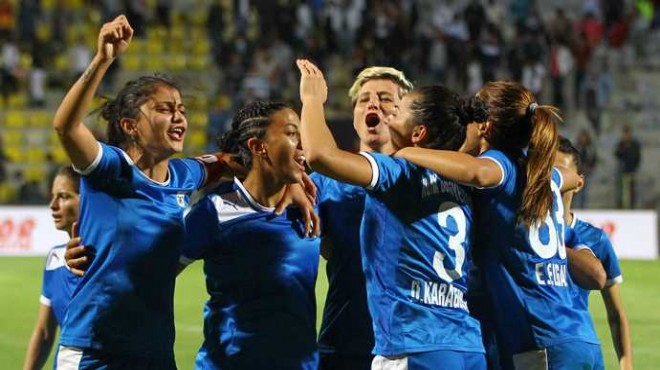Konak Belediyespor kadınlar futbolda şampiyon!