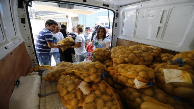 Konak’ta 11 bin aileye patates yardımı