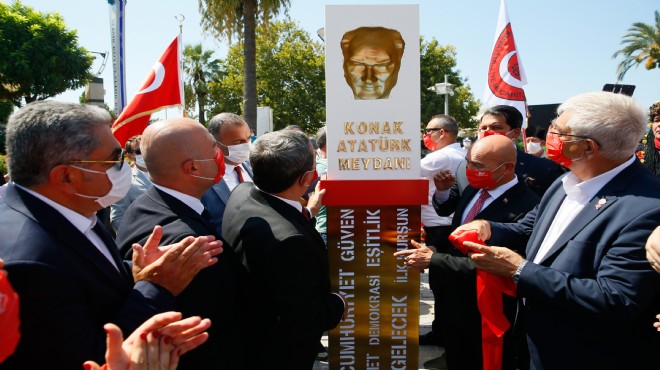 Konak ta Atatürk anıtı açıldı