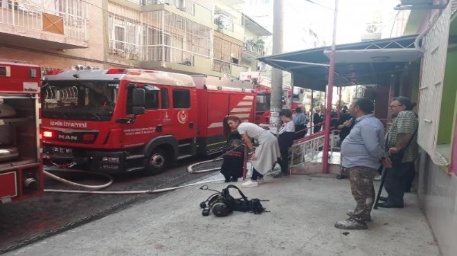 İzmir de korkutan yangın: Apartman çatısı küle döndü!
