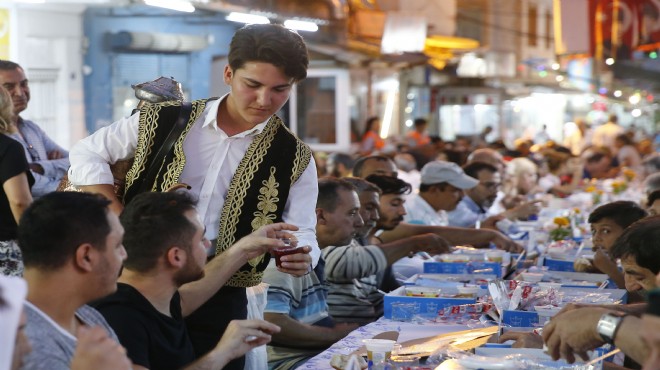 Konak ta Roman mahallesinde Ramazan sofrası