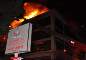 İzmir de çocuk hastanesi karşısında korkutan yangın 