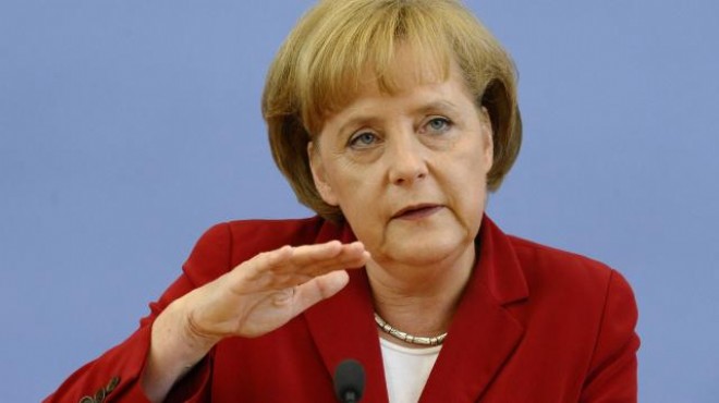 Kriz büyüyor: Merkel den Türkiye den çekilme sinyali
