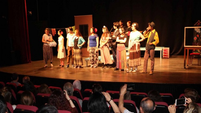Kültür Merkezleri kursiyerlerinden tiyatro gösterisi