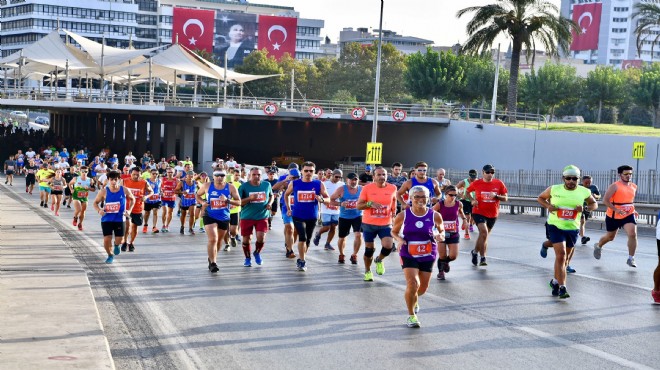 Kurtuluş için koştular: 21 km lik parkura 2 bin atlet katıldı!