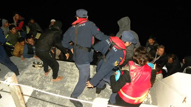 Kuşadası nda 50 kaçak göçmen yakalandı