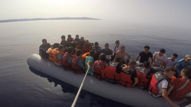Kuşadası nda 54 kaçak göçmen yakalandı