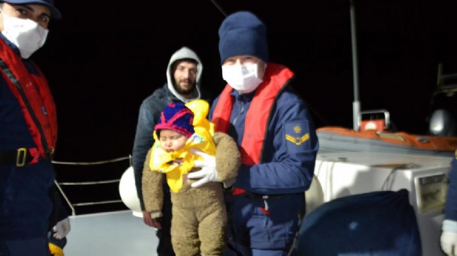 Kuşadası nda botları su alan 24 sığınmacı kurtarıldı