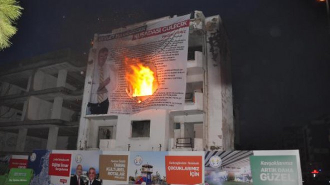 Kuşadası nda yangın... AK Parti nin afişi zarar gördü!