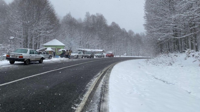 Kütahya’da kar yağışı trafiği olumsuz etkiledi