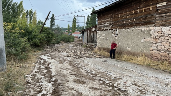Kütahya'da sağanak bir köyde sele neden oldu