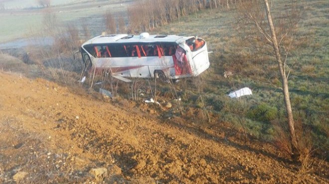 Kütahya dan İzmir e gelen otobüs şarampole yuvarlandı: 24 yaralı