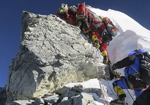 Everest’in zirvesi mikrop saçıyor