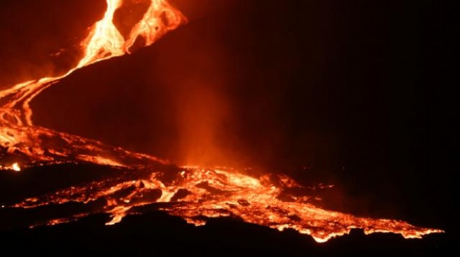 La Palma da lavlar okyanusa ulaştı, 656 ev kül oldu!