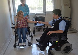 Buca’da tekerlekli sandalyeler hastaların hizmetinde