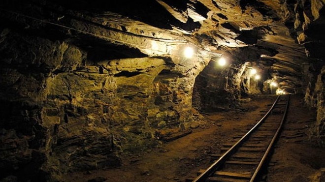 Maden işçisi yüksekten düşerek hayatını kaybetti