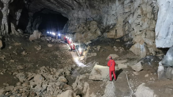 Mağarada mahsur kalan 5 kişi kurtarıldı