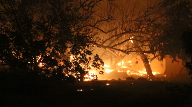 Manavgat ta büyük yangın: Alevlerle mücadele sürüyor