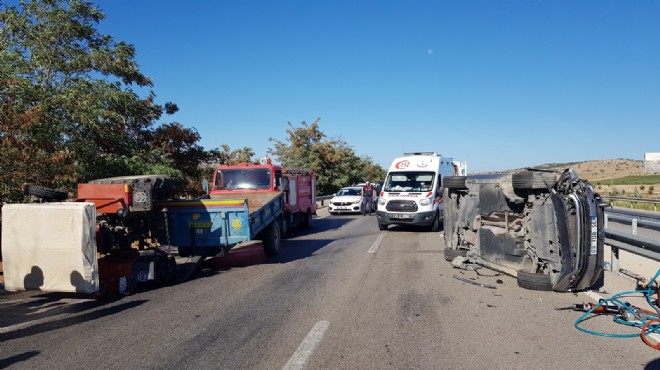 Manisa da traktör ile otomobil çarpıştı: 1 ölü, 1 yaralı