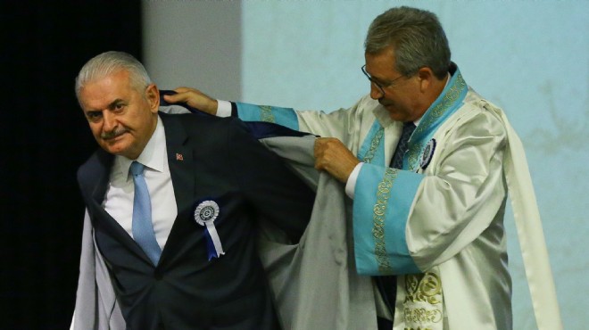 Meclis Başkanı Yıldırım İzmir de cüppeyi giydi, mesajı verdi: Yükümü ağırlaştırdınız!