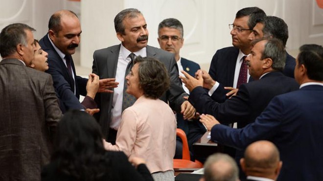 Meclis karıştı...HDP-CHP arasından gerginlik!