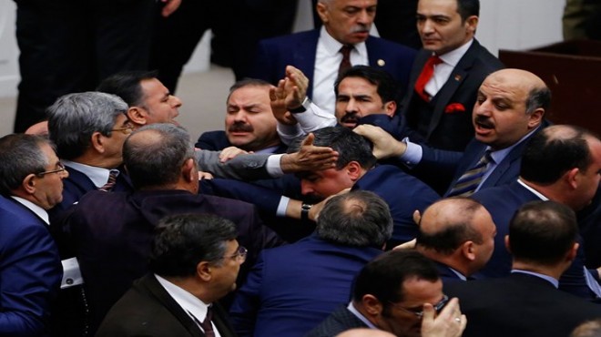 Meclis’te kavga: AK Partili Şahin’in burnu kırıldı