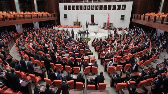 Meclis te yeni perde de tartışmayla açıldı