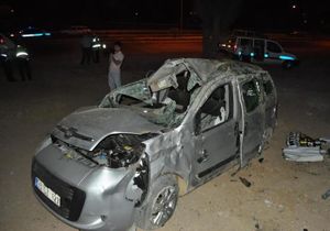 İzmir de feci kaza! Otomobil takla attı: 1 ölü, 3 yaralı 