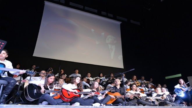 Menemen Belediyesi kursiyerlerinden yeni yıl konseri