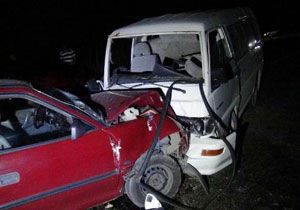 Otomobille minibüs kafa kafaya: 6 yaralı