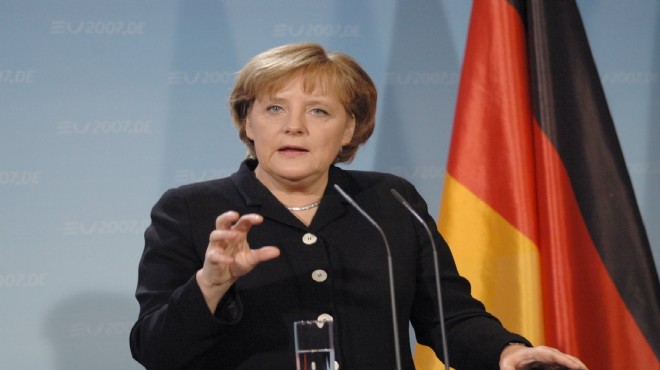 Merkel adaylık kararını verdi