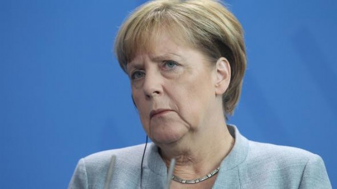 Merkel den Türkiye ye yeni tehdit: Askıya alabiliriz