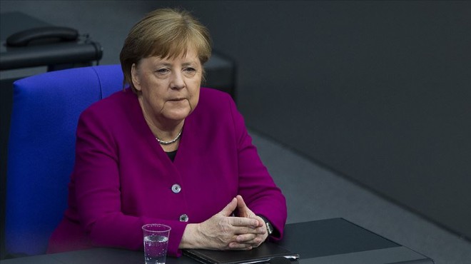 Merkel in e-postalarının hacklendiği ortaya çıktı