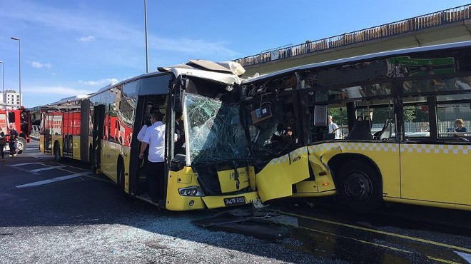 Metrobüs kafa kafaya çarpıştı: 3 ü ağır, 32 yaralı!