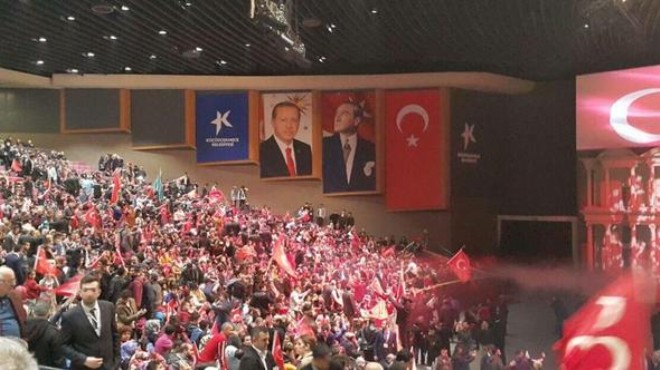 MHP gecesinde  Erdoğan posteri  tartışması