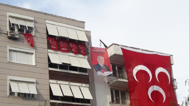 MHP İzmir den bayrak çağrısı