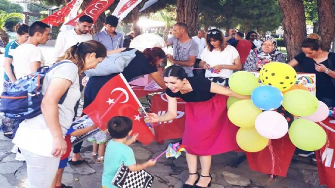 MHP İzmir Kadın Kolları ndan  Bir çocuk gülerse dünya güler  etkinliği