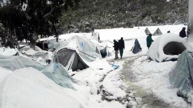 Midilli deki kampta sığınmacıların soğukla mücadelesi