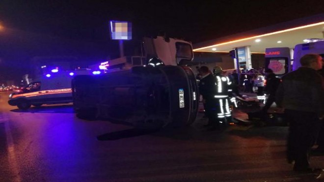 Minibüs, belediye otobüsüyle çarpıştı: 3 yaralı