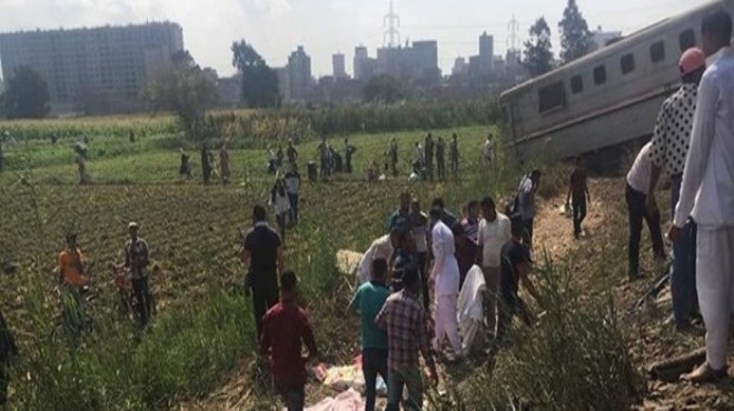 Mısır da iki tren çarpıştı: 21 ölü